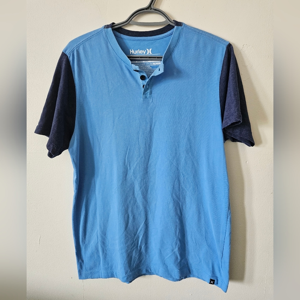Hurley tshirt button down 3 Nike Dri-Fit dark blue sleeves light blue t-shirt M